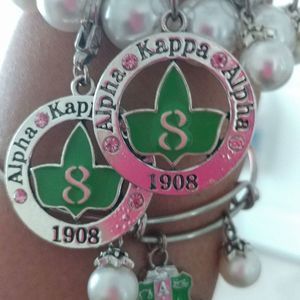 Meet your Posher, Afra